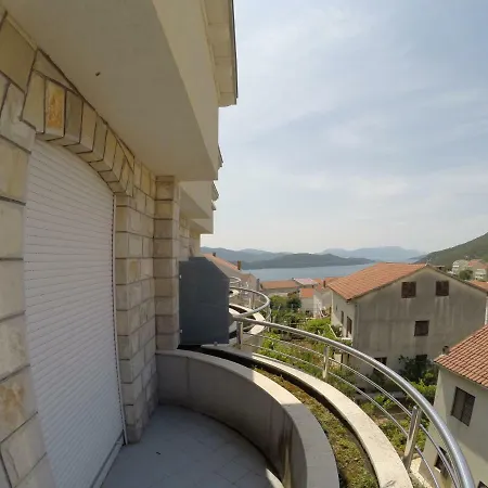 Youth Lav Neum