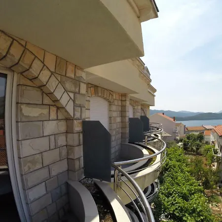 Youth Lav Hotel 3*